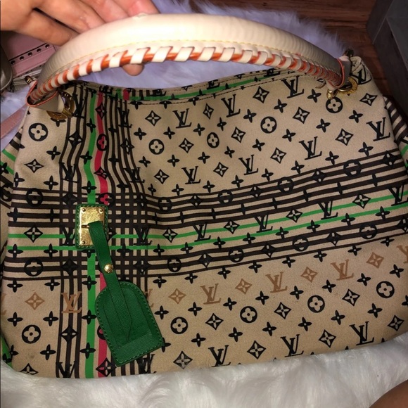 Handbag - Picture 2 of 2